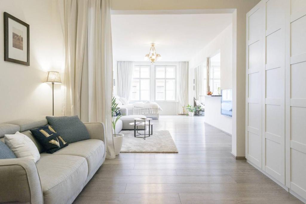 Stylish, Light-Filled Home in the Historic Center