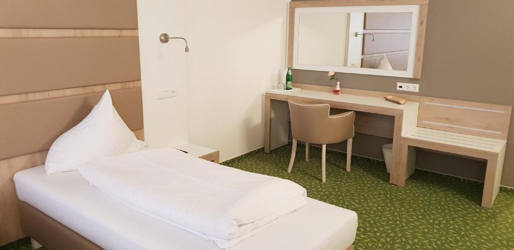 Ein Bett oder Betten in einem Zimmer der Unterkunft Confour Hotel