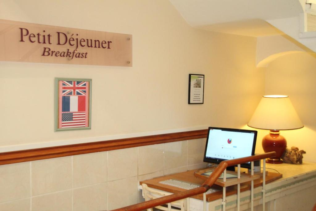 Fotografie z fotogalerie ubytování Hôtel Trianon v destinaci Juan-les-Pins