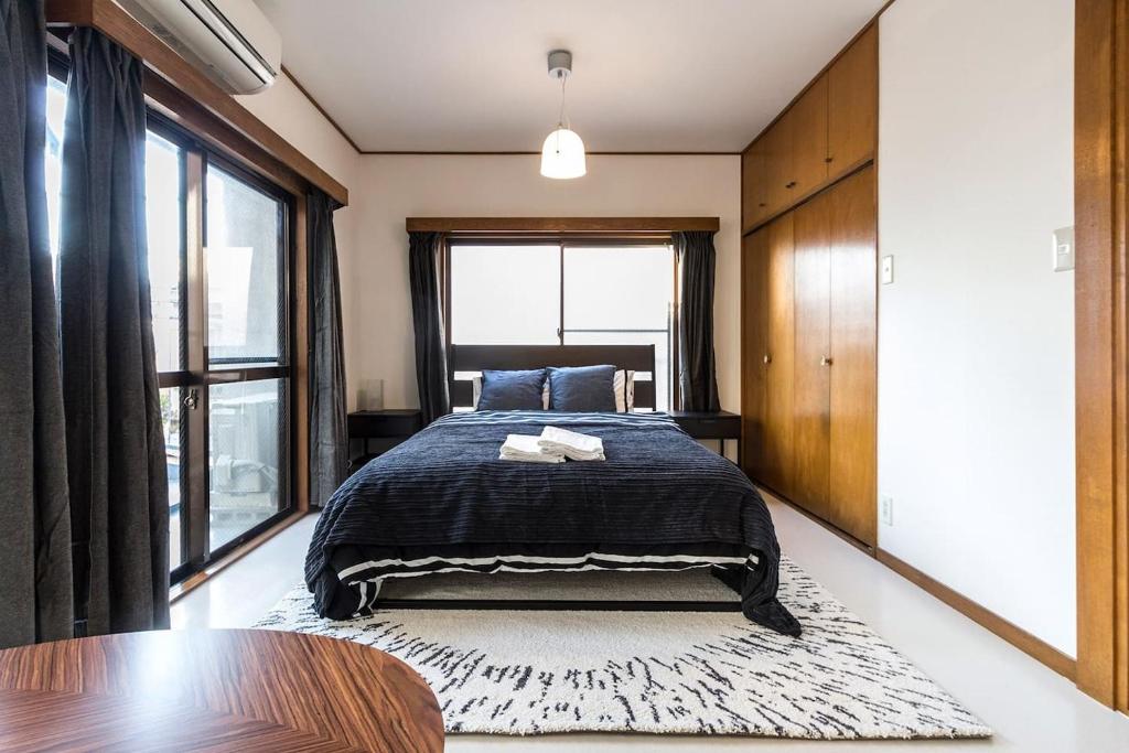 a bedroom with a bed and a large window at Ikebukuro Yamase Building #GR1 in Tokyo