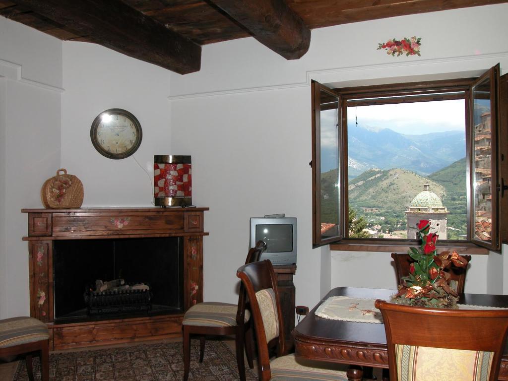 Nespecifikovaný výhled na hory nebo výhled na hory při pohledu z bed and breakfast