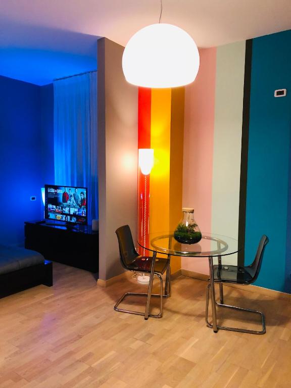 Telewizja i/lub zestaw kina domowego w obiekcie Smart House Bologna Centro
