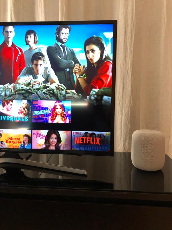 Telewizja i/lub zestaw kina domowego w obiekcie Smart House Bologna Centro