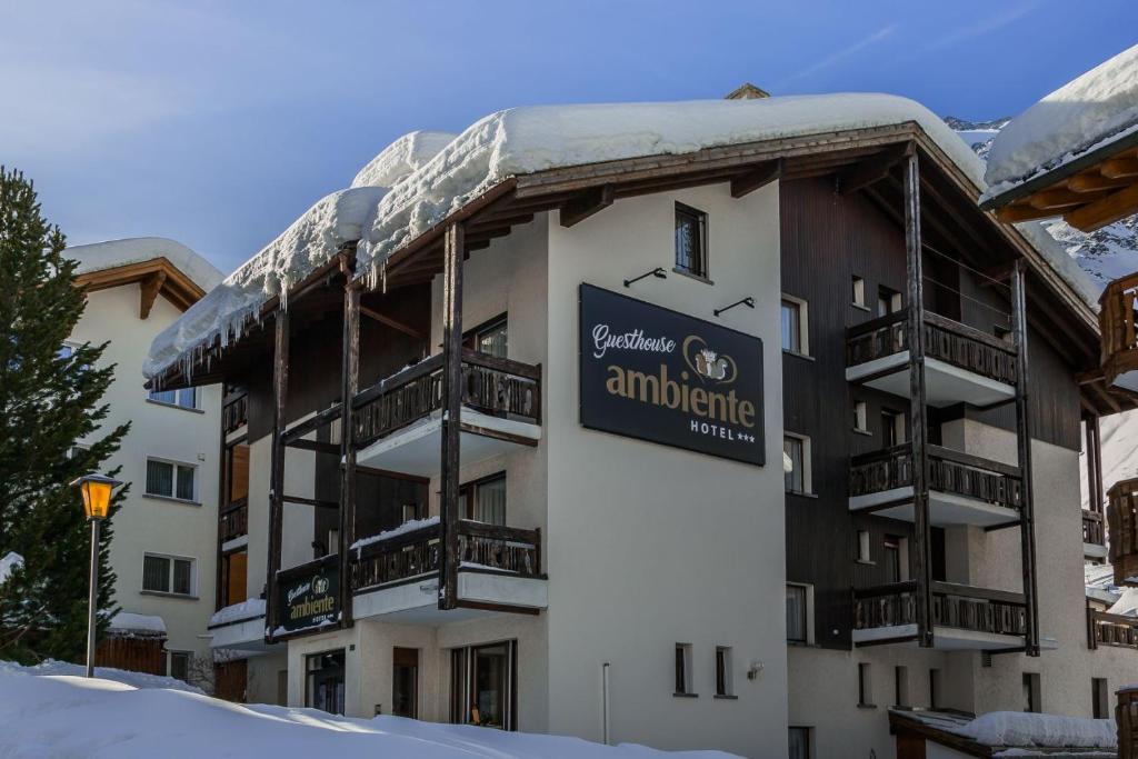 Nespecifikovaný výhled na hory nebo výhled na hory při pohledu z hotelu