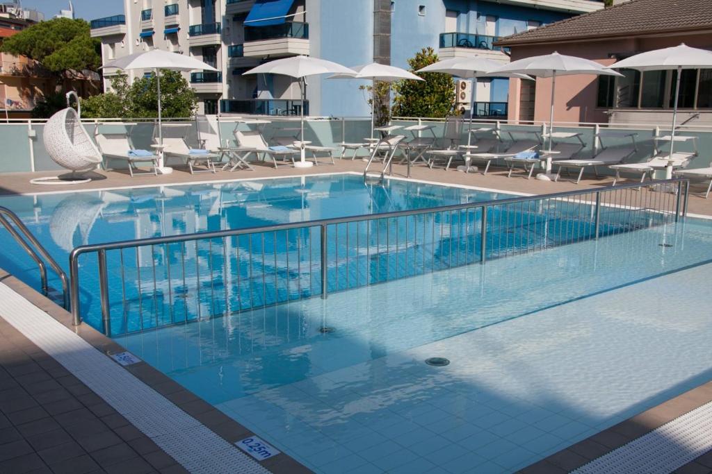 Bazén v ubytování Hotel Albatros nebo v jeho okolí