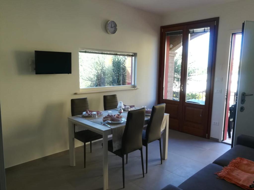 A television and/or entertainment centre at Tulipano Appartamenti
