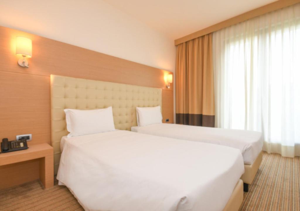 Postel nebo postele na pokoji v ubytování TH Lazise - Hotel Parchi Del Garda