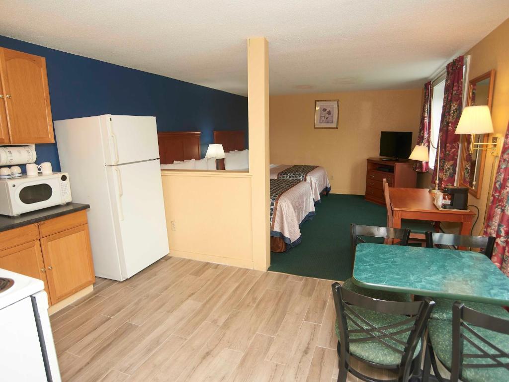 Swiss Chalets Village Inn photo