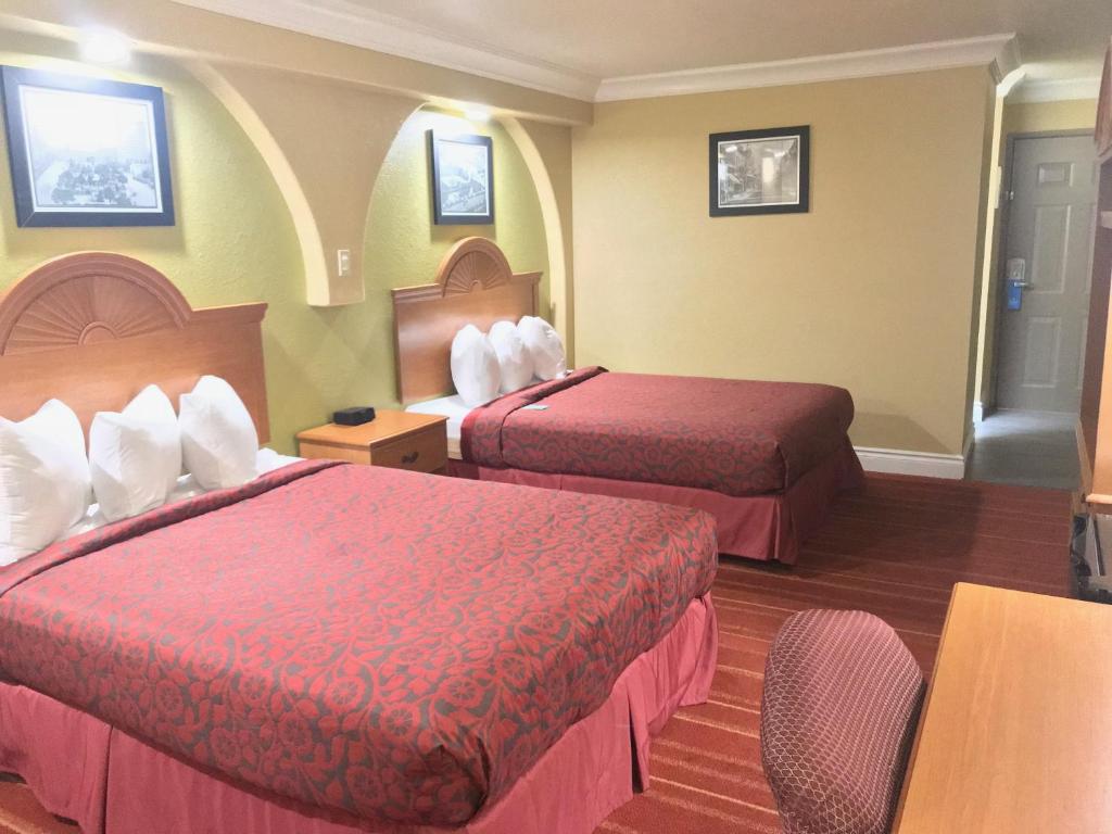 Days Inn by Wyndham San Antonio Airport photo