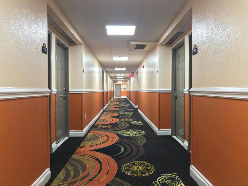 Days Inn by Wyndham San Antonio Airport photo