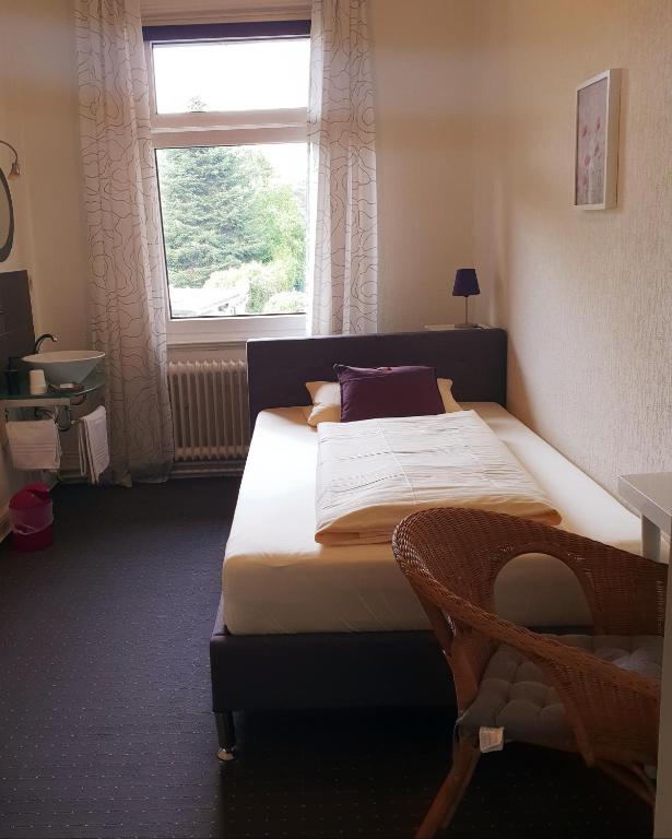 Hotel Schweizerhaus - Single Room With Shared Shower And Toilet