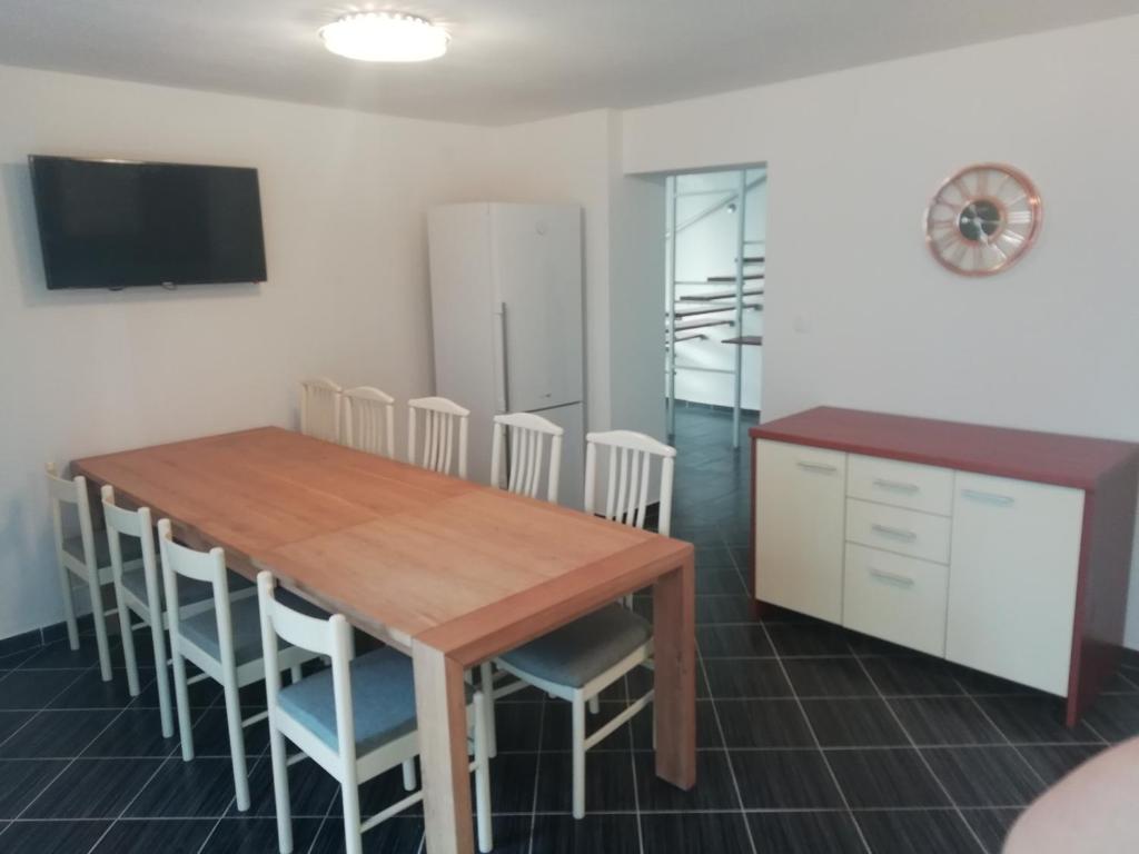 TV a/nebo společenská místnost v ubytování Hostel Eva