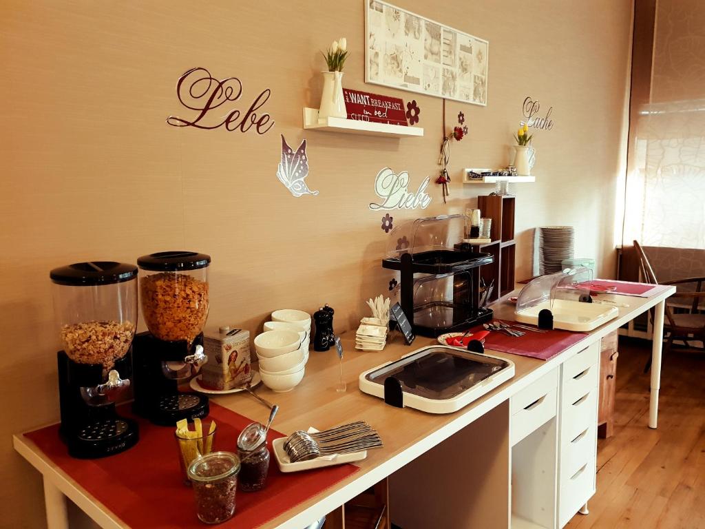 Kuchyň nebo kuchyňský kout v ubytování Hotel Schweizerhaus