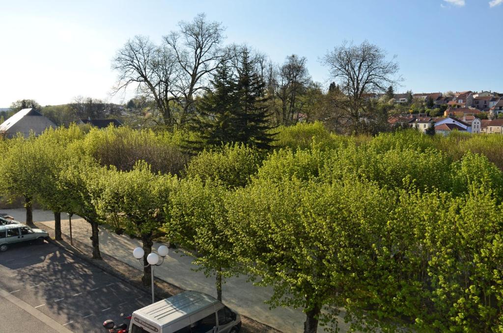 Hôtel et Studios d'Orfeuil - Dubbele Of Tweelingzaal - Uitzicht Op Straat