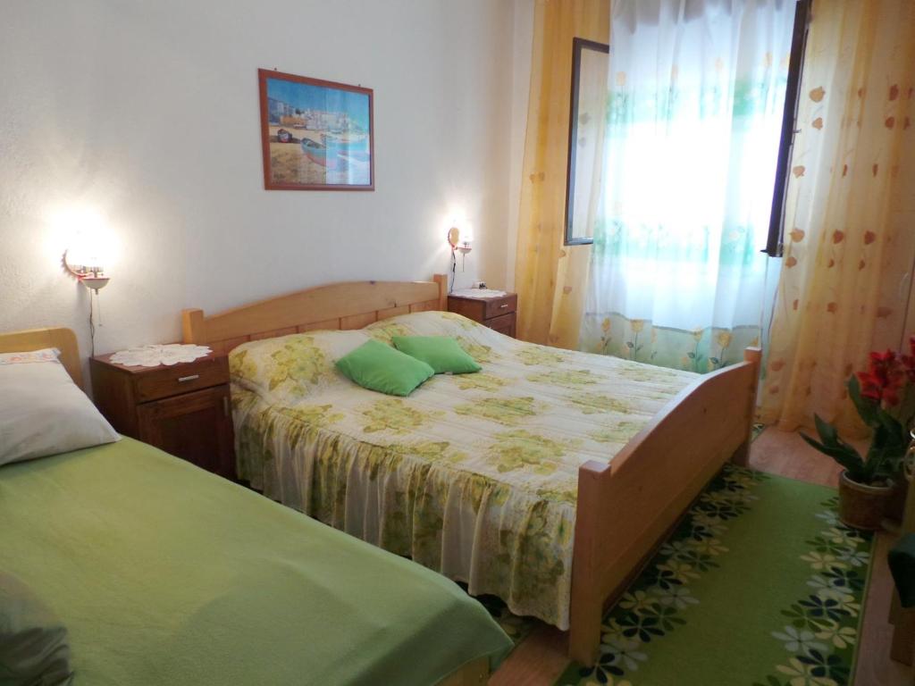Posteľ alebo postele v izbe v ubytovaní Apartment Jablanac 1