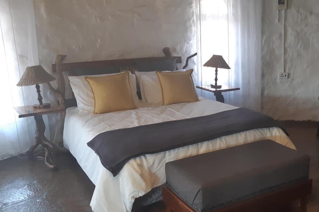 Cama ou camas em um quarto em Annie's Place, Lanseria