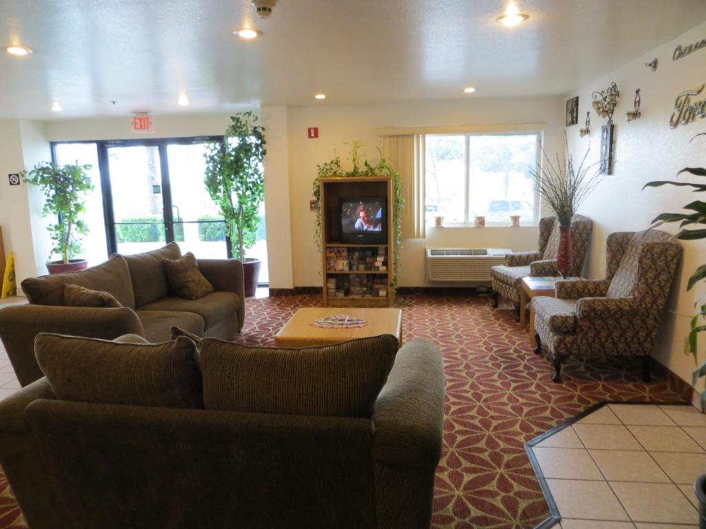 Super 8 by Wyndham Austin North/University Area photo