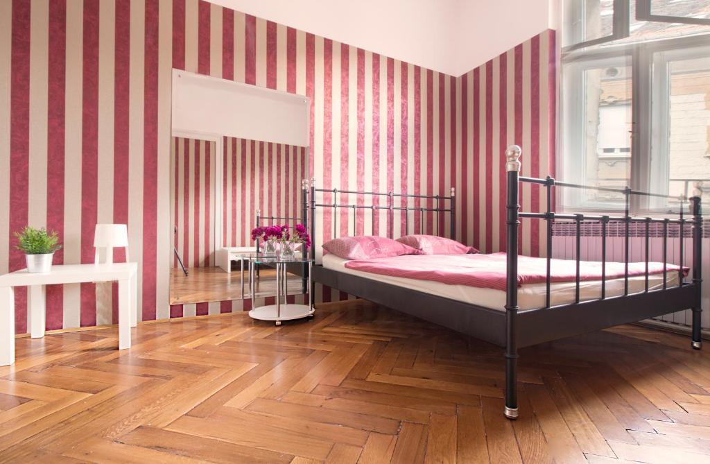 Posteľ alebo postele v izbe v ubytovaní Guesthouse Centar 2