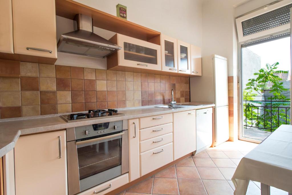 Kuchyňa alebo kuchynka v ubytovaní Guesthouse Centar 2