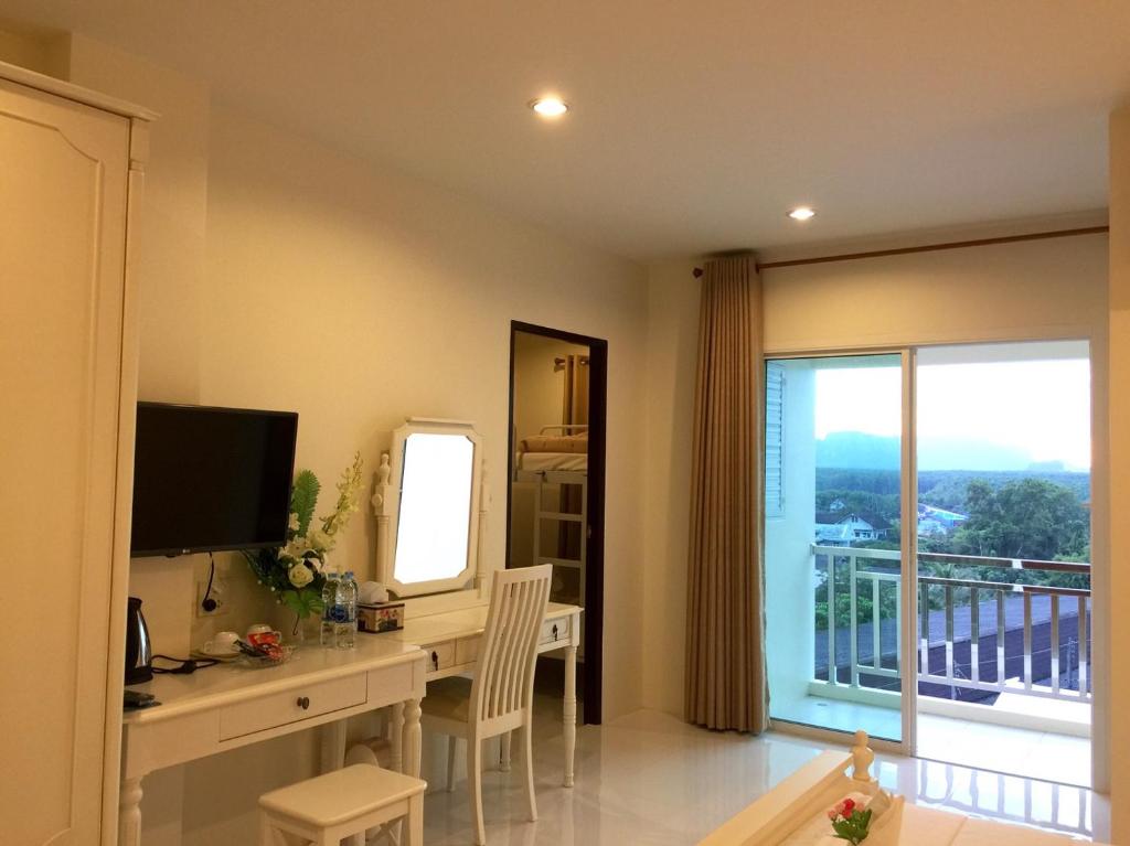 TV a/nebo společenská místnost v ubytování JS Residence Krabi