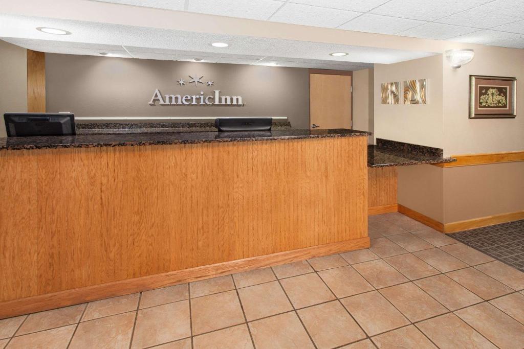 Vstupní hala nebo recepce v ubytování AmericInn by Wyndham Iowa Falls