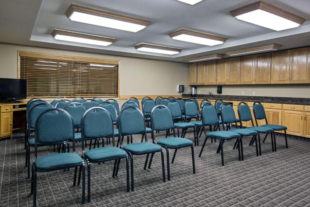 Konferenční prostory v ubytování AmericInn by Wyndham Iowa Falls
