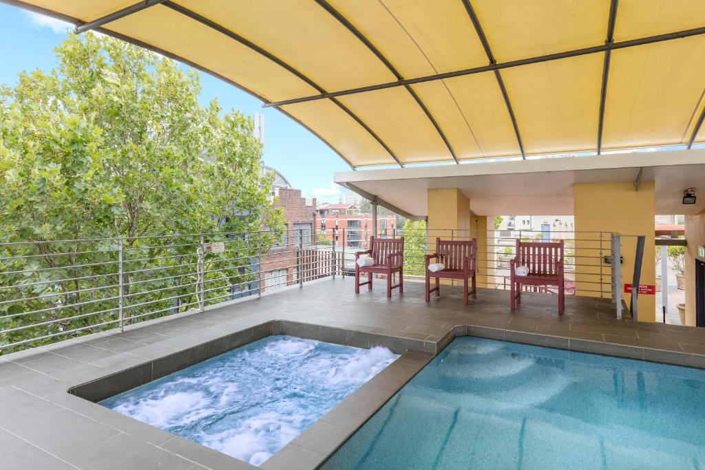 Nesuto Chippendale - Resim 18