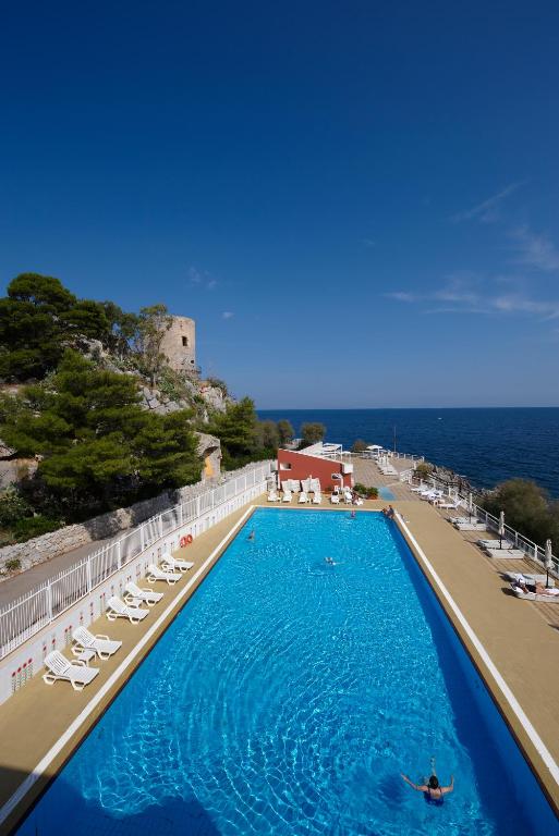 Bazén v ubytování Splendid Hotel La Torre nebo v jeho okolí