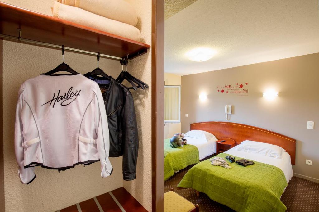 Postel nebo postele na pokoji v ubytování Cit'Hotel de la Marne