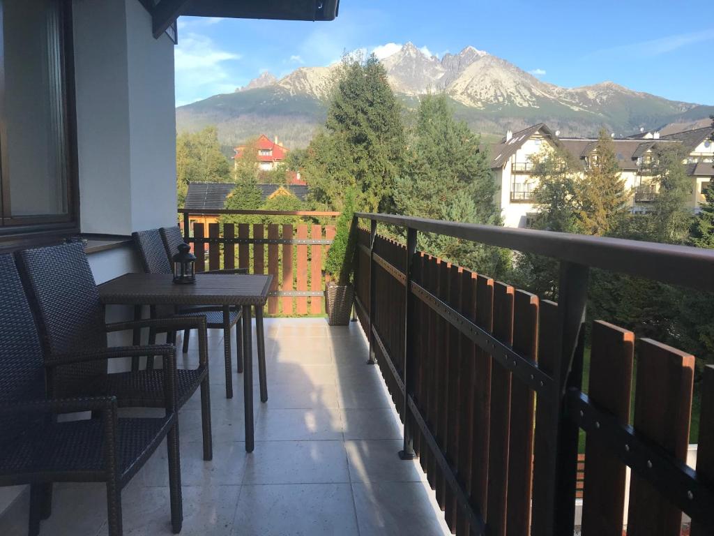 A general mountain view or a mountain view taken from Az apartmant