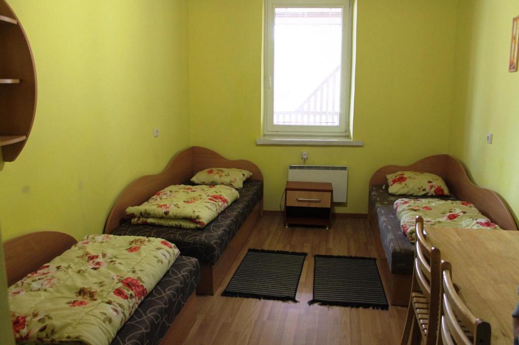 Postel nebo postele na pokoji v ubytování Fortuna Hostel