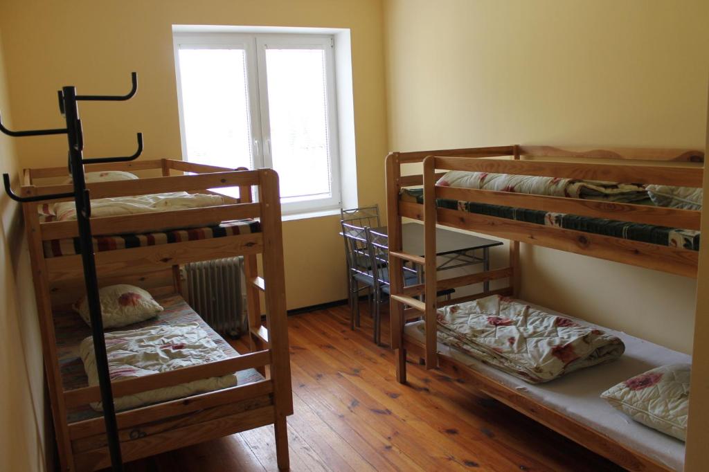 Postel nebo postele na pokoji v ubytování Fortuna Hostel