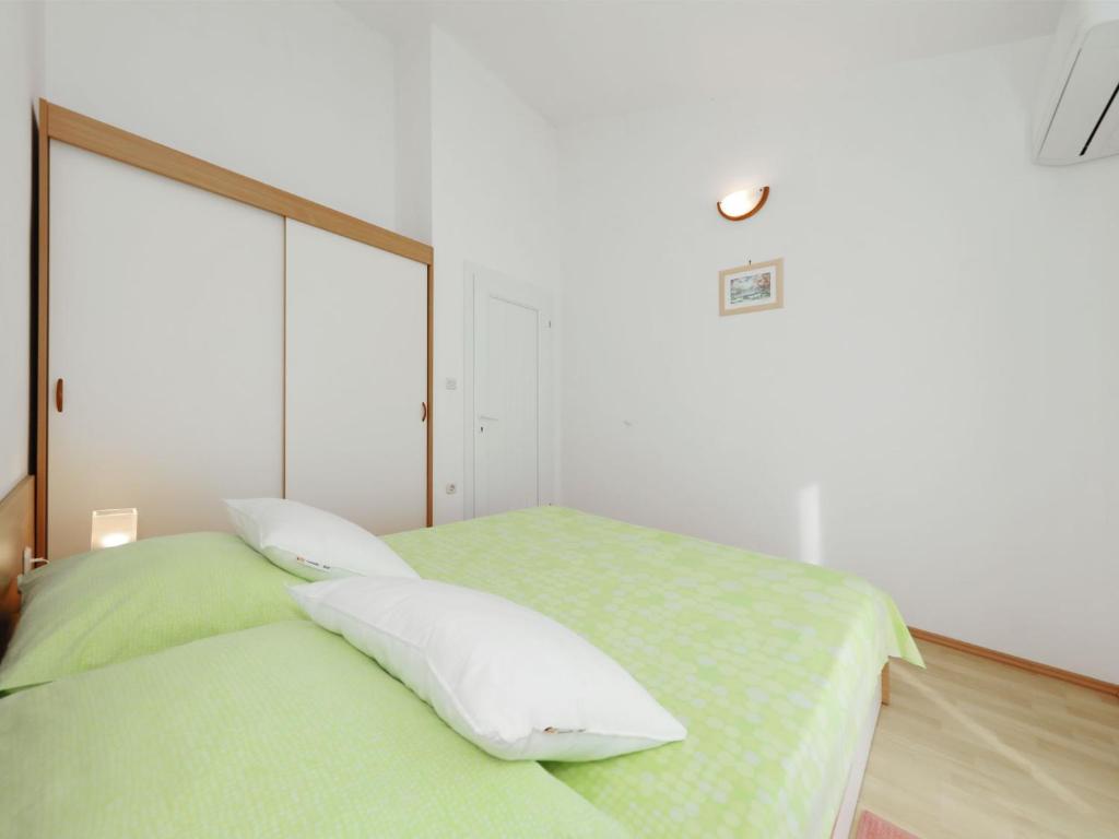 Łóżko lub łóżka w pokoju w obiekcie Modern Holiday Apartment with Private Pool