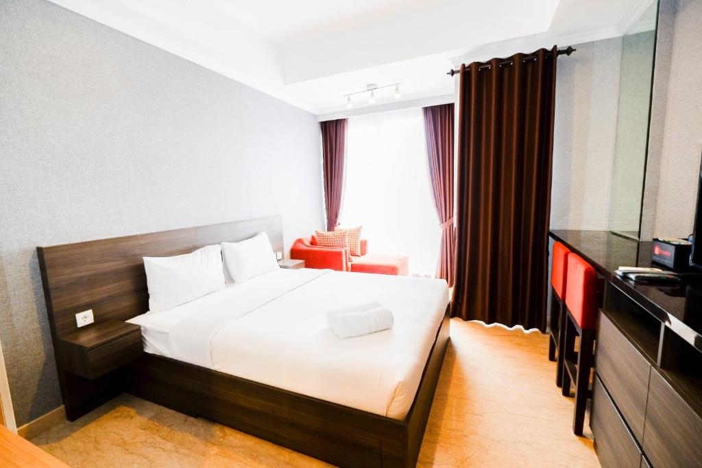 Luxurious Studio Room At Menteng Park Apartment by Travelio - Housity