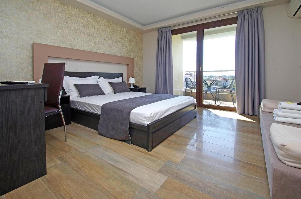 Postel nebo postele na pokoji v ubytování Principal New Leisure Hotel