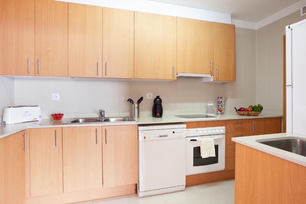 Kuchyň nebo kuchyňský kout v ubytování Lets Holidays apartment Ancora 5
