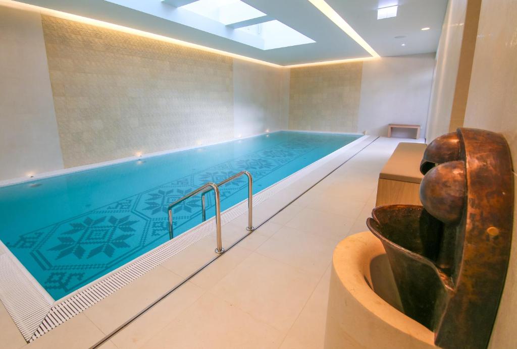 Bazén v ubytování Hotel Pacsirta nebo v jeho okolí