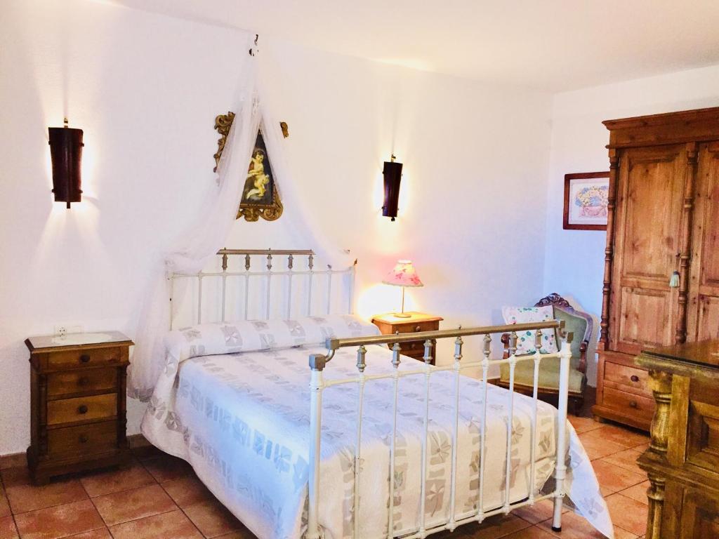 En eller flere senge i et værelse på CASA RURAL DE ENSUEÑO
