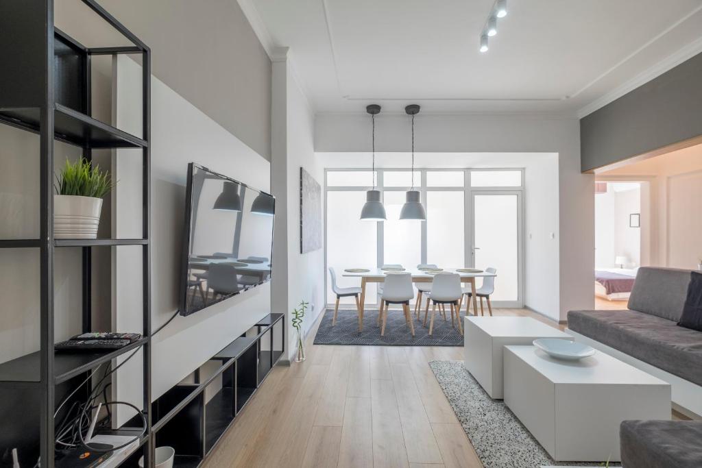 Posezení v ubytování blueWaveplace - Stylish 2 BR Home in Center of Sofia