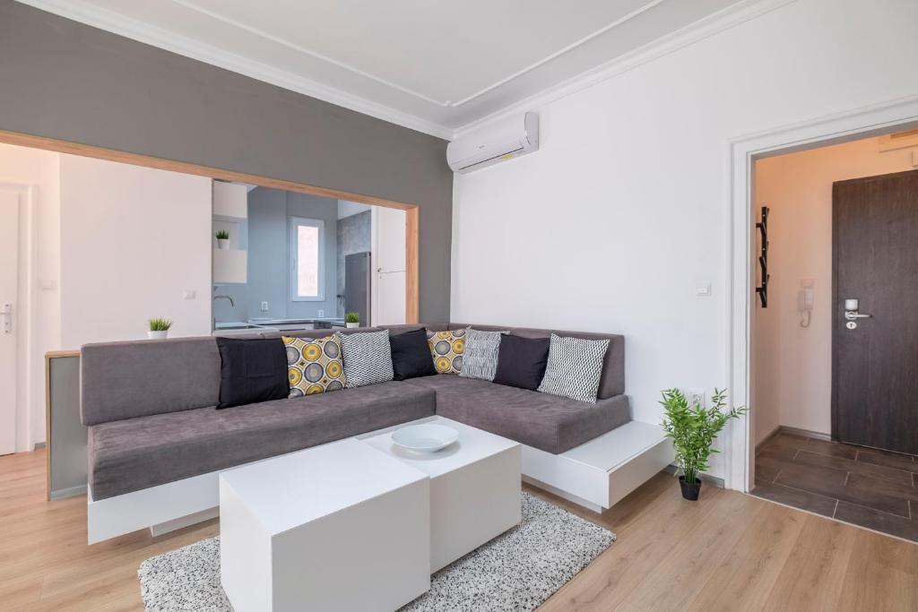 Posezení v ubytování blueWaveplace - Stylish 2 BR Home in Center of Sofia