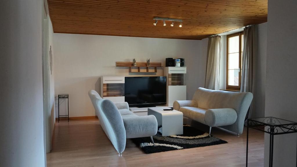 TV a/nebo společenská místnost v ubytování Gasthof National
