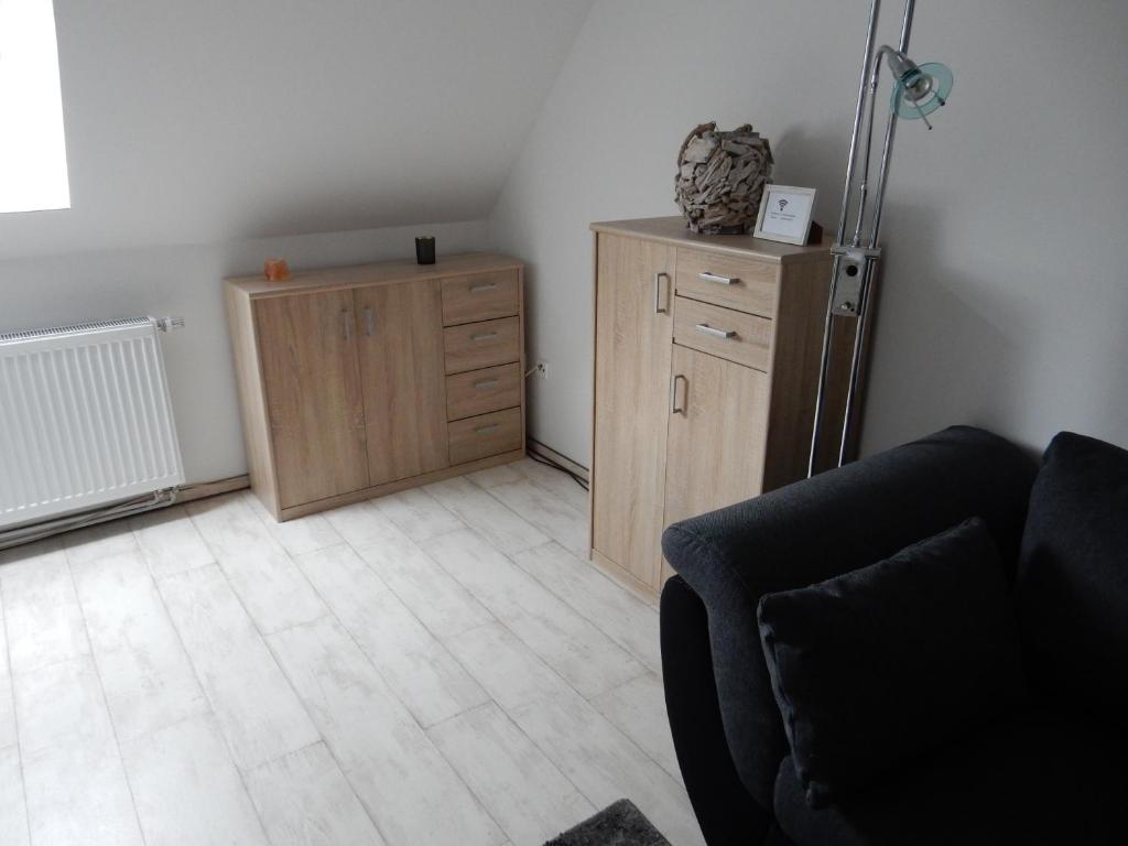 Ein Sitzbereich in der Unterkunft Ferienwohnung Gänseblümchen