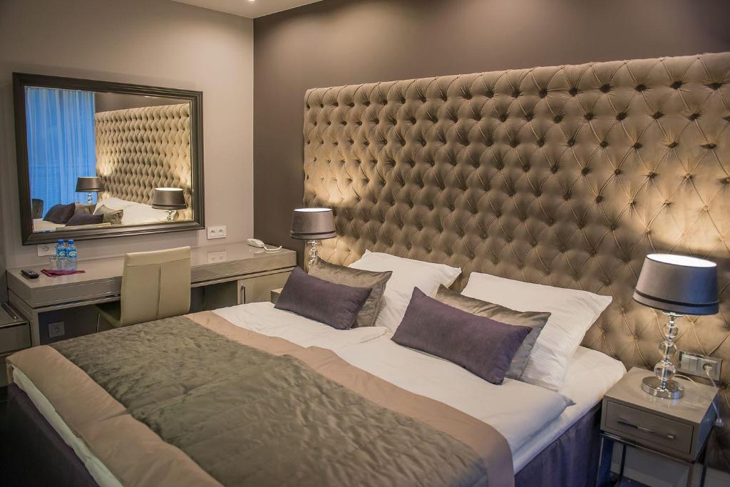 Postel nebo postele na pokoji v ubytování NovaWisła Resort & SPA