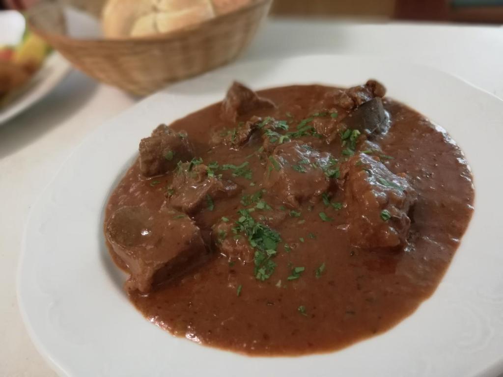 Jídlo v hotelu nebo okolí