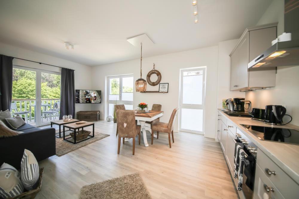 a kitchen and living room with a table and chairs at Ferienwohnung Pier99 in Scharbeutz