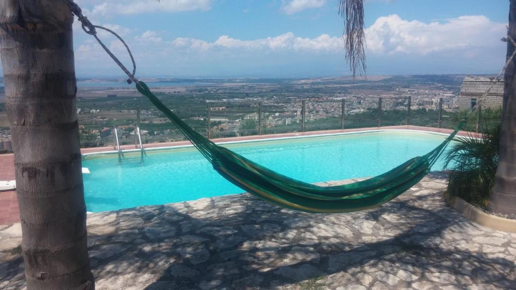 Bazén v ubytovaní "la Casina del forno con piscina fra Catania e Siracusa " alebo v jeho blízkosti