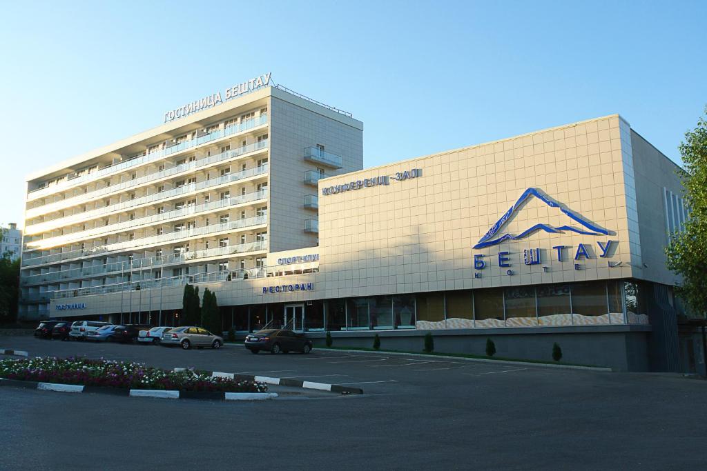 un gran edificio con un cartel en el costado en Beshtau Hotel, en Pyatigorsk