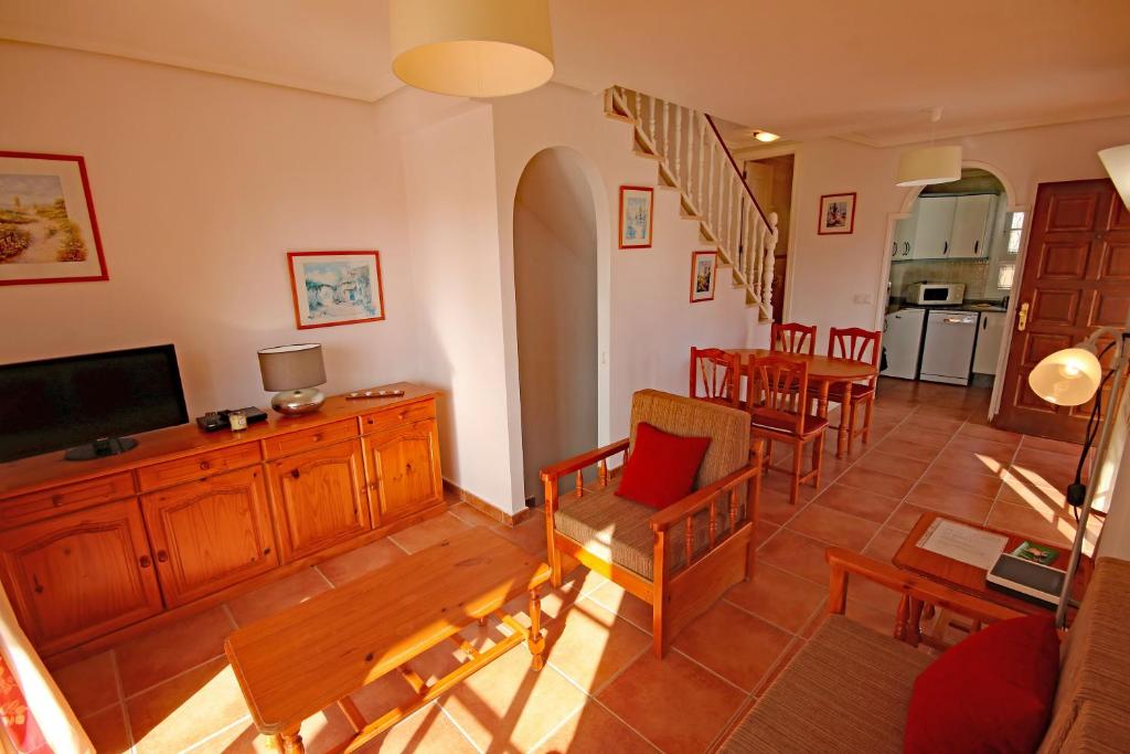 LAS DUNAS, Pretty 2 bedroom villa, ocean views, pool and WiFi, El Médano –  Updated 2022 Prices