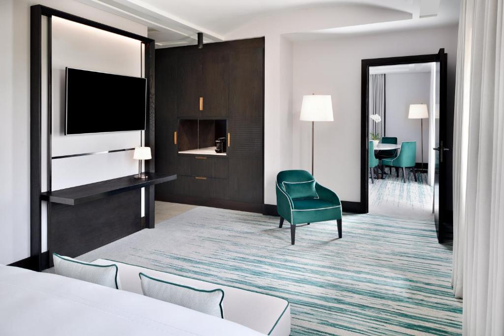 Address Montgomerie - Resim 31