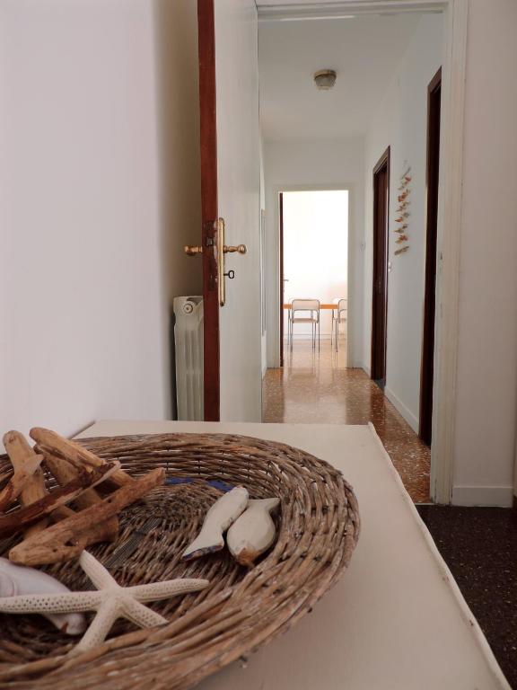 a bedroom with a basket with seashells on a bed at Le Casasse "Paradiso" in Varigotti